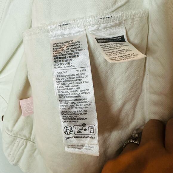 LEVIS Women’s White Silver Button Ex Boyfriend Denim Jacket Size Small - Picture 8 of 11